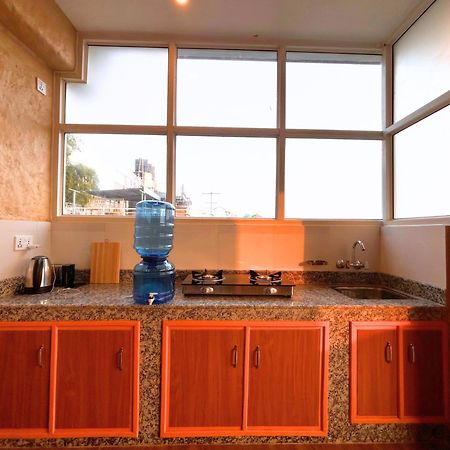 Nishan Apartments -Lakeside Похара Екстериор снимка