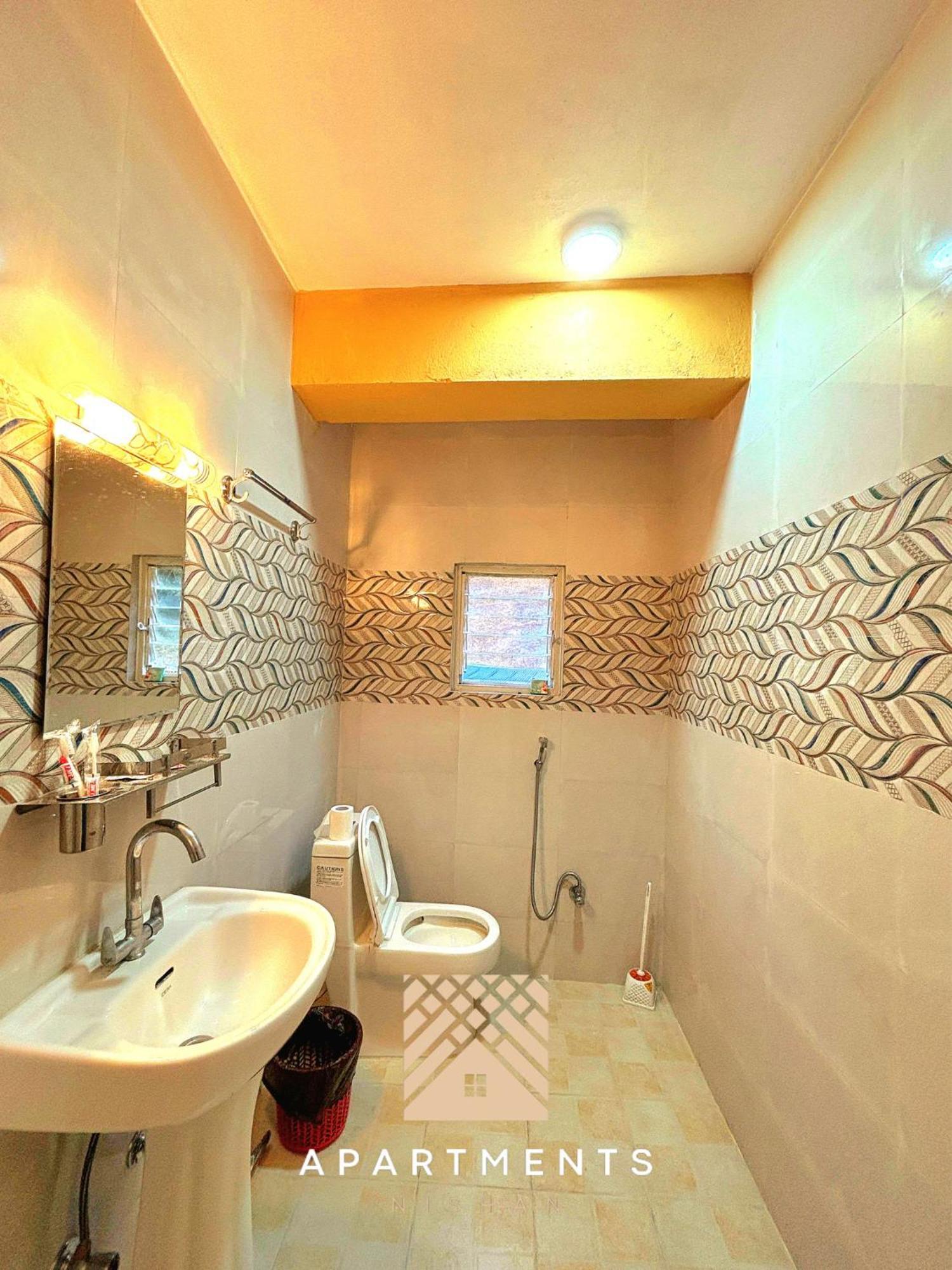 Nishan Apartments -Lakeside Похара Екстериор снимка