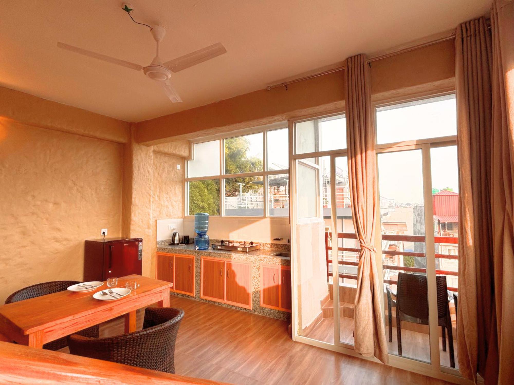 Nishan Apartments -Lakeside Похара Екстериор снимка
